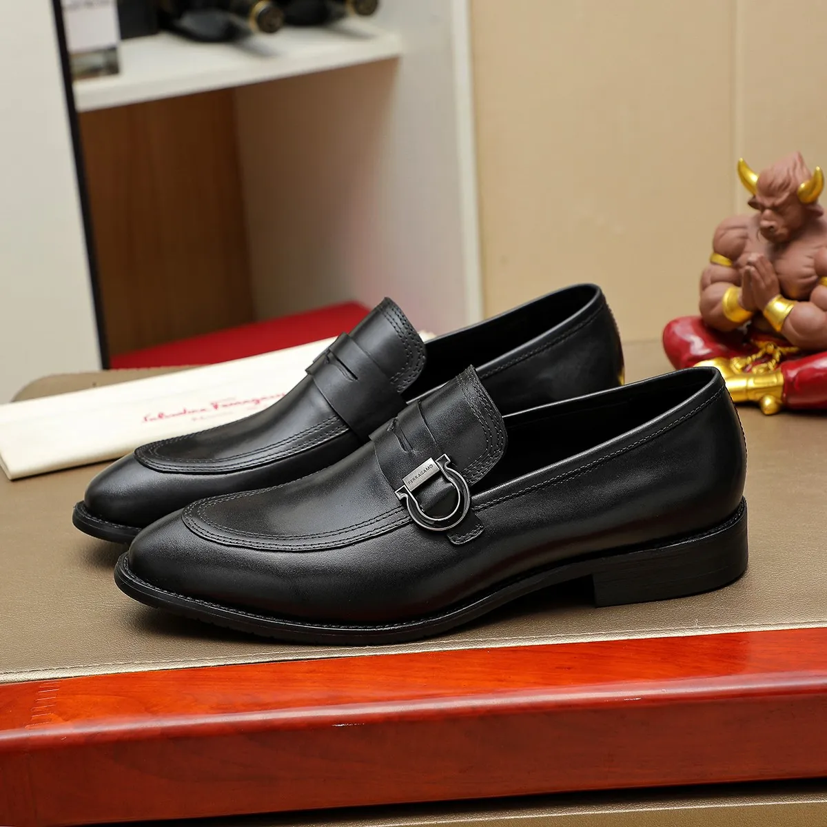 Men's shoes 💰460 Ferragamo [Ferragamo] top imported suit men's shoes 💯Original copy of the official website, product materials: selected imported embossed calfskin + luxury hardware buckle accessories ~ imported water-dyed cow 🐂 leather lining. Strong three-dimensional visual effect, original combination outsole, multiple colors available😘 Size: 39-44 (38.45.46. Customized)